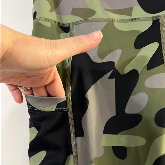 ZYIA Camouflage Leggings - Picture 3 of 8